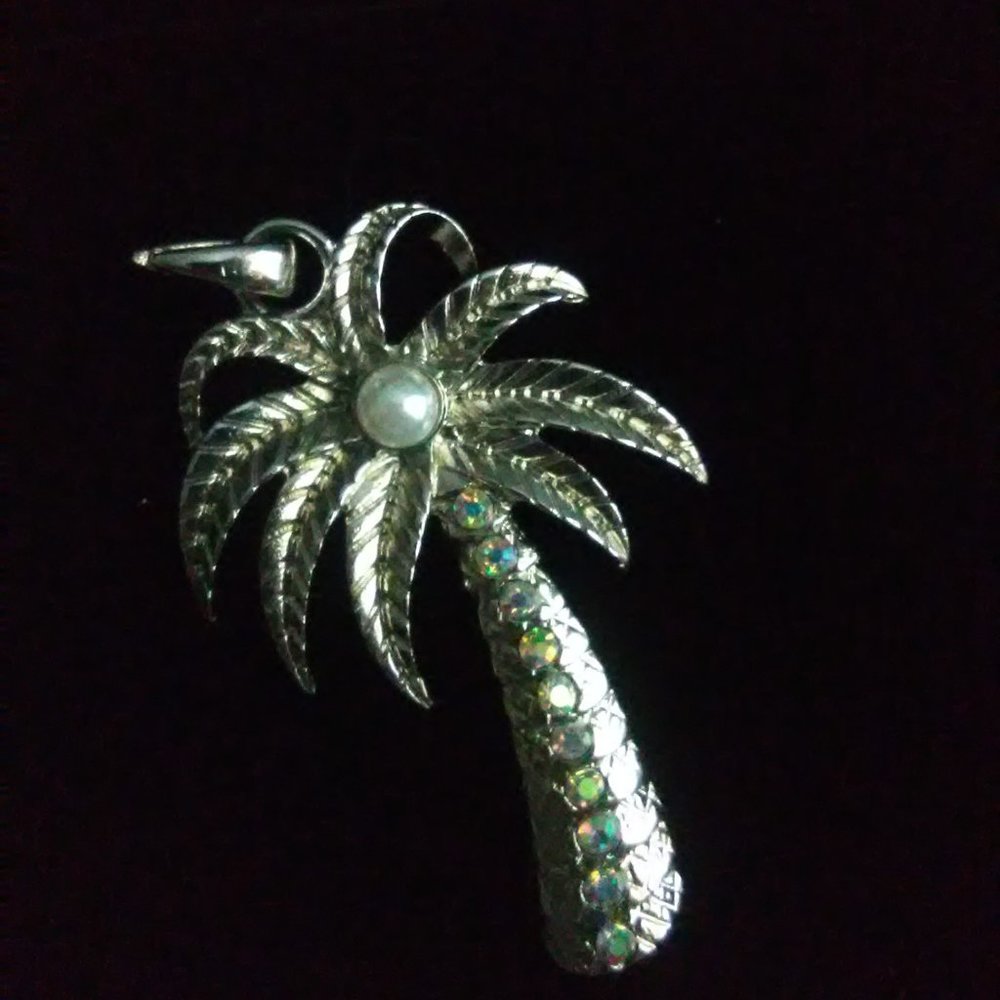 Palm Pendant